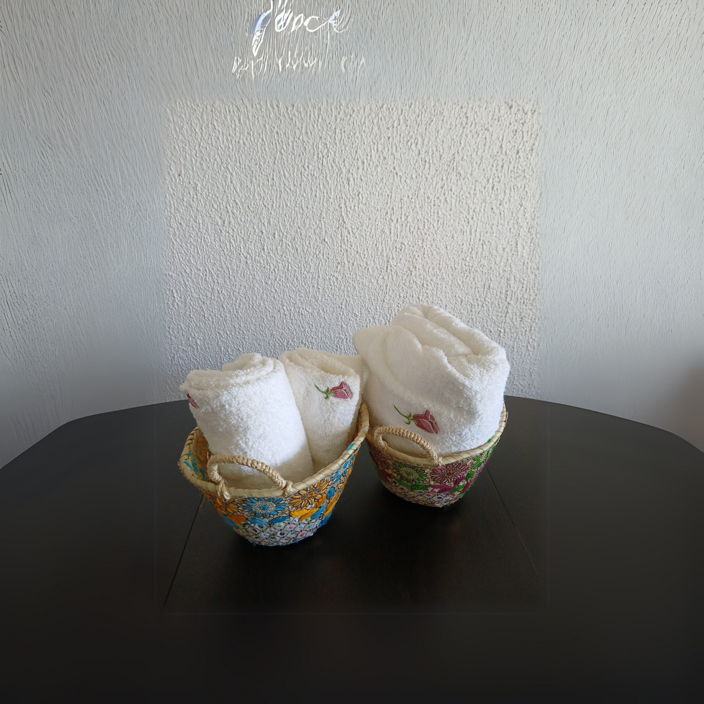 Panier en osier brodé à la main – Artisanat marocain raffiné