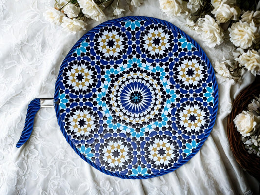 Sous-plat Rond en Céramique Artisanale - Un Chef-d'œuvre Inspiré de la Tradition Marocaine