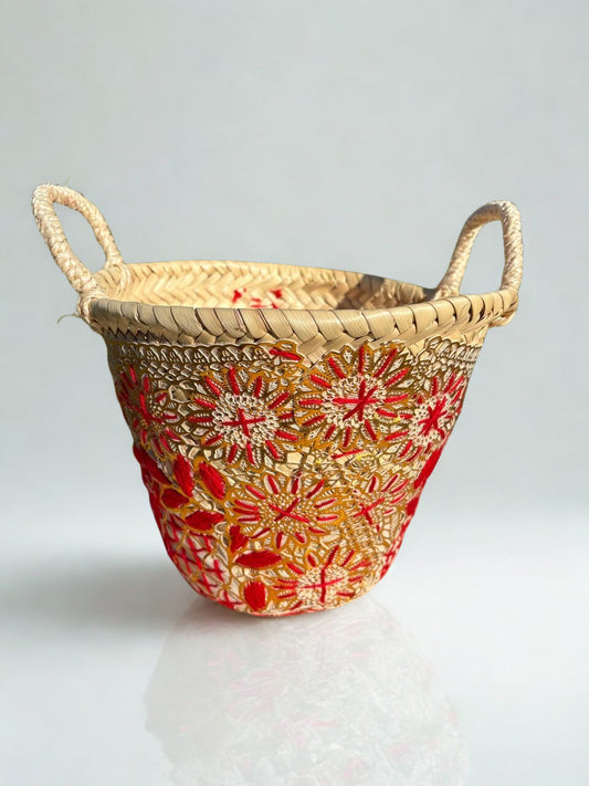 Panier en osier brodé à la main – Artisanat marocain raffiné