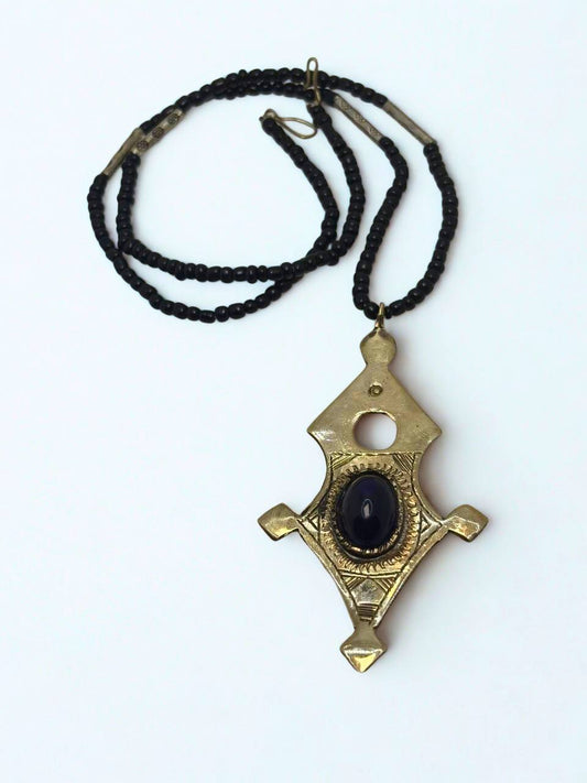 Collier d’exception – Inspiration touareg / Un bijou qui ne se contente pas d’être porté — il raconte une histoire.